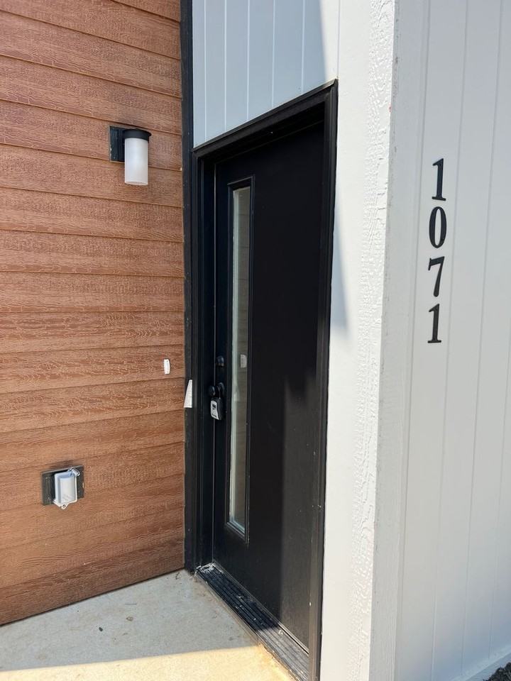 1071 Ventnor Ave - Photo 3 of 18