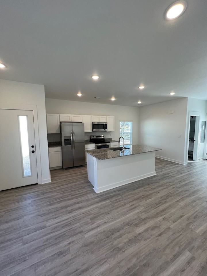 1071 Ventnor Ave - Photo 5 of 18