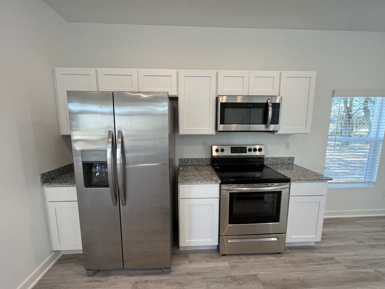 1071 Ventnor Ave - Photo 6 of 18