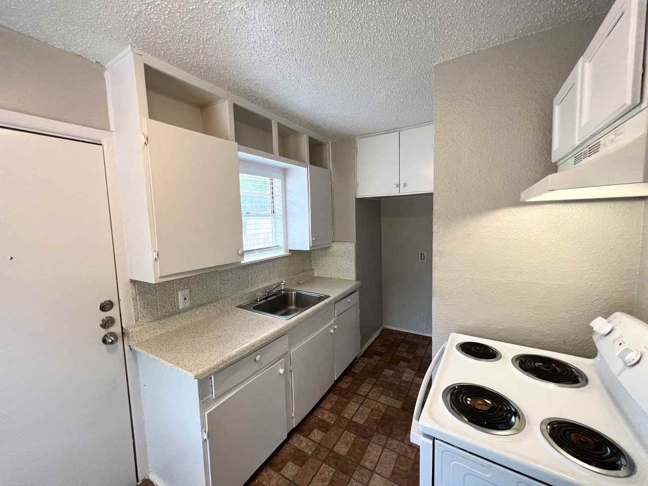 6363 Hollis Avenue - Photo 4 of 6