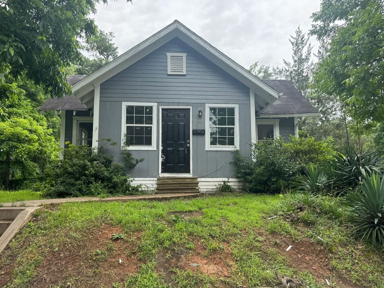 3031 Catherine St - Photo 2 of 12