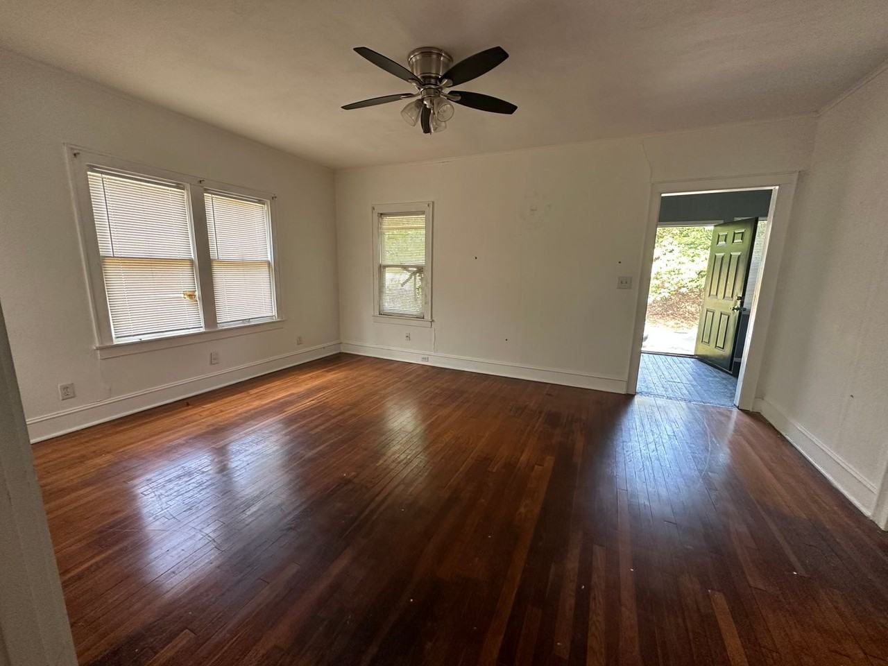 3031 Catherine St - Photo 3 of 12