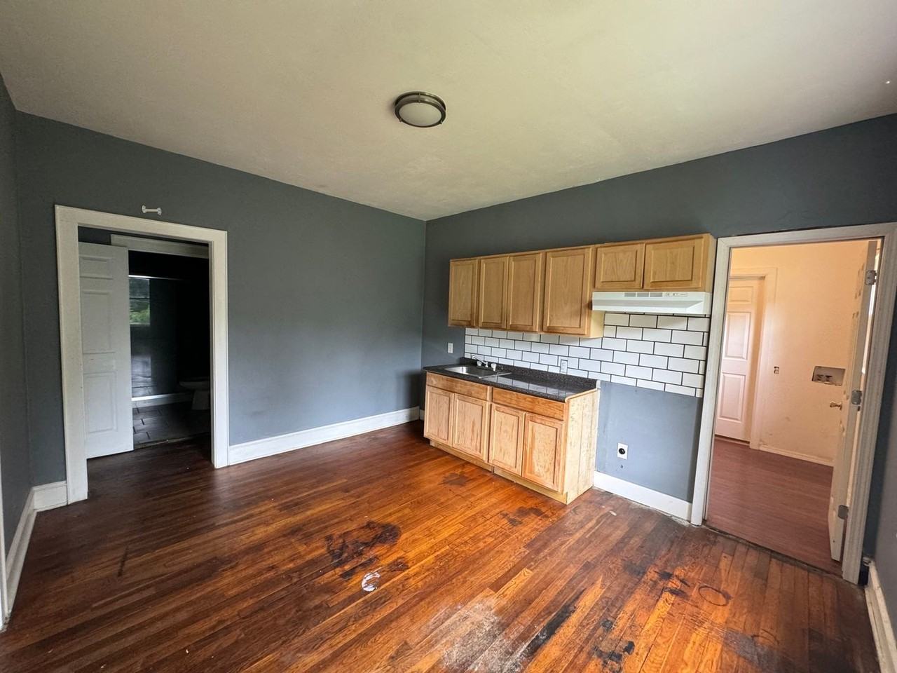 3031 Catherine St - Photo 5 of 12