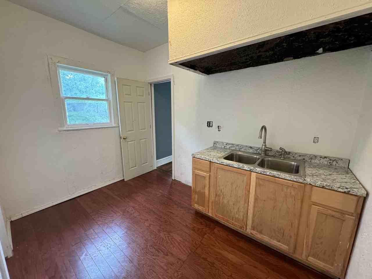 3031 Catherine St - Photo 6 of 12
