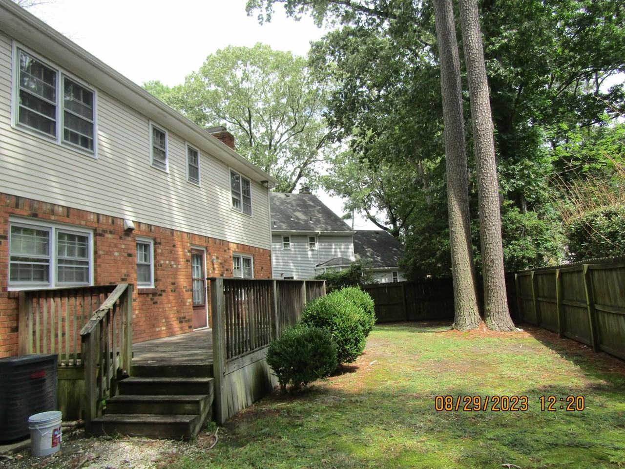 948 Timberlake Dr - Photo 4 of 21
