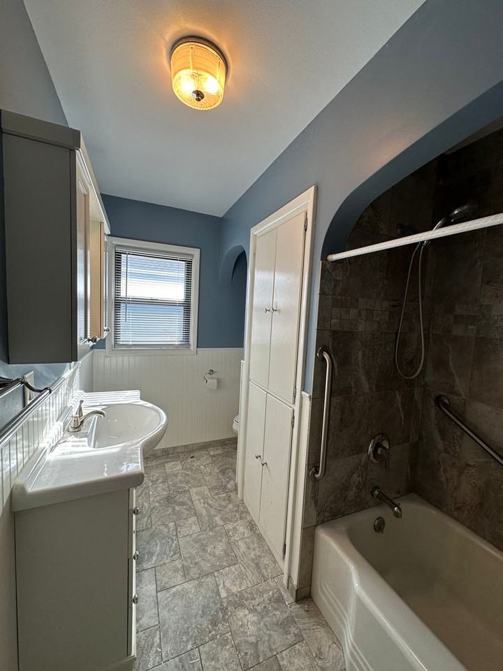 1323 Hoyt St - Photo 5 of 15