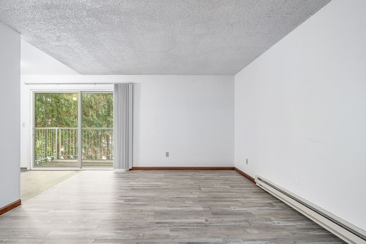 The Edgebrook - Photo 4 of 17