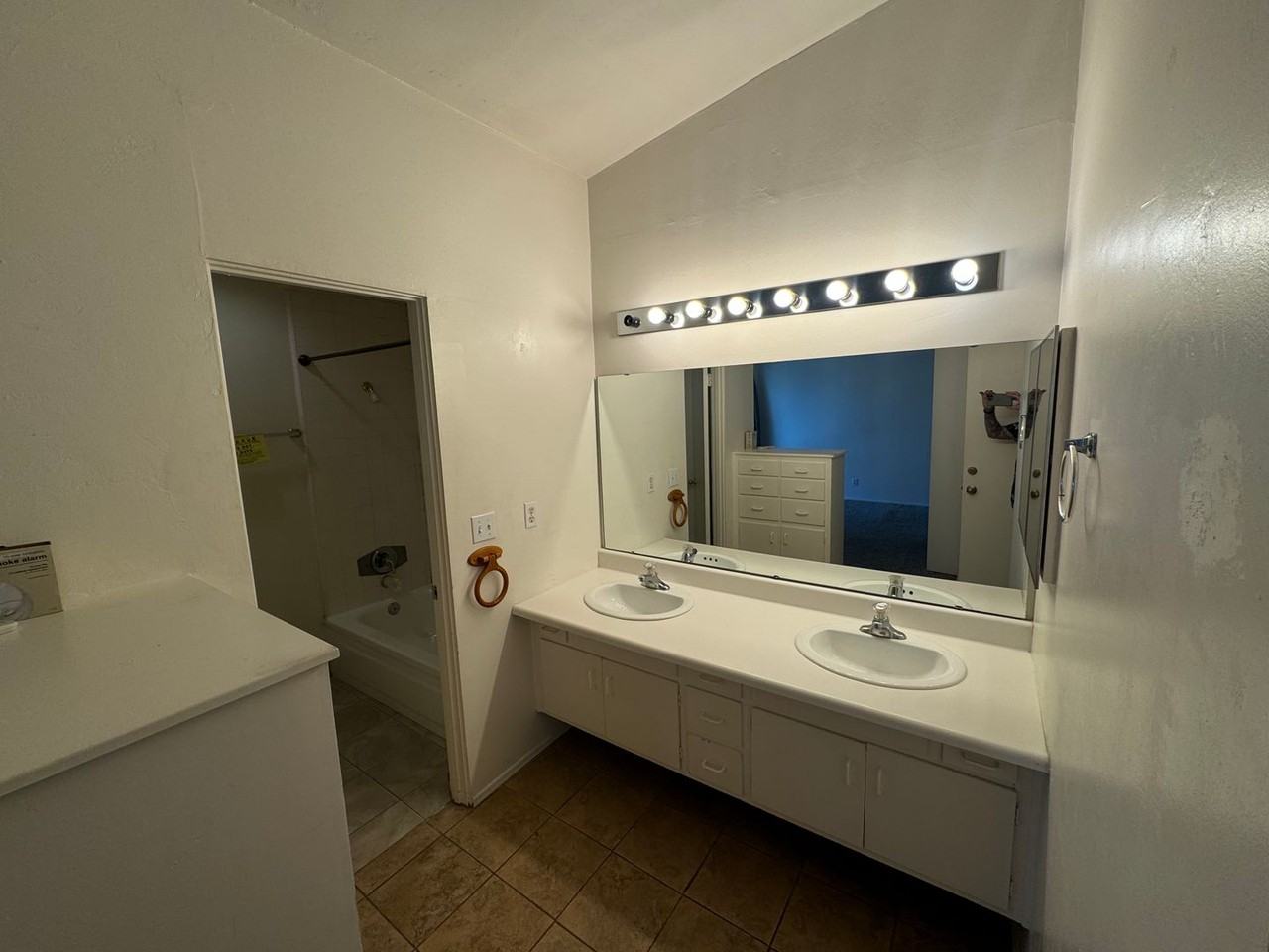540 Oakdale Ln #J - Photo 4 of 6