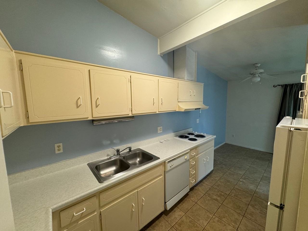 540 Oakdale Ln #J - Photo 5 of 6