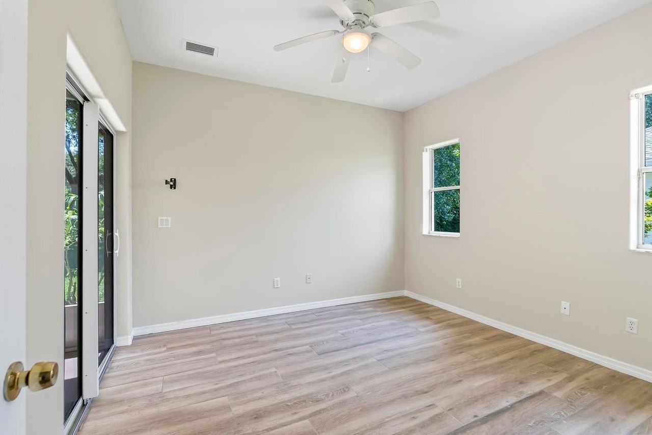 24 Lakecliff Dr - Photo 7 of 50