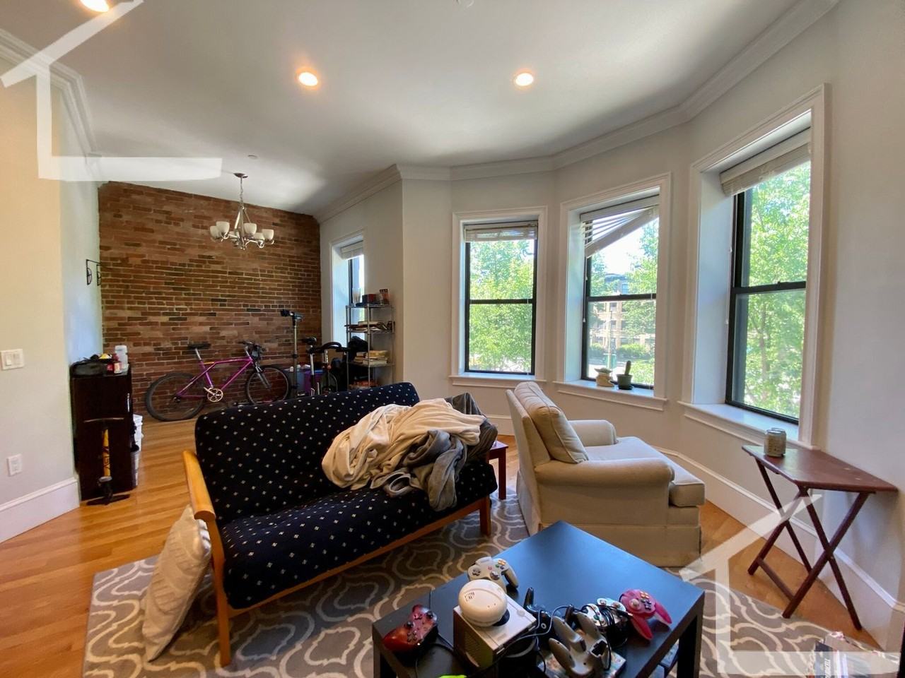 1079 Beacon St - Photo 6 of 17