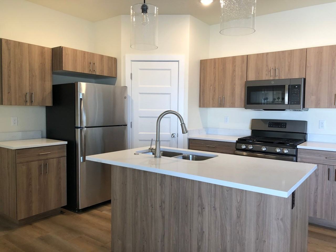 287 W 1425 N #4 - Photo 3 of 14