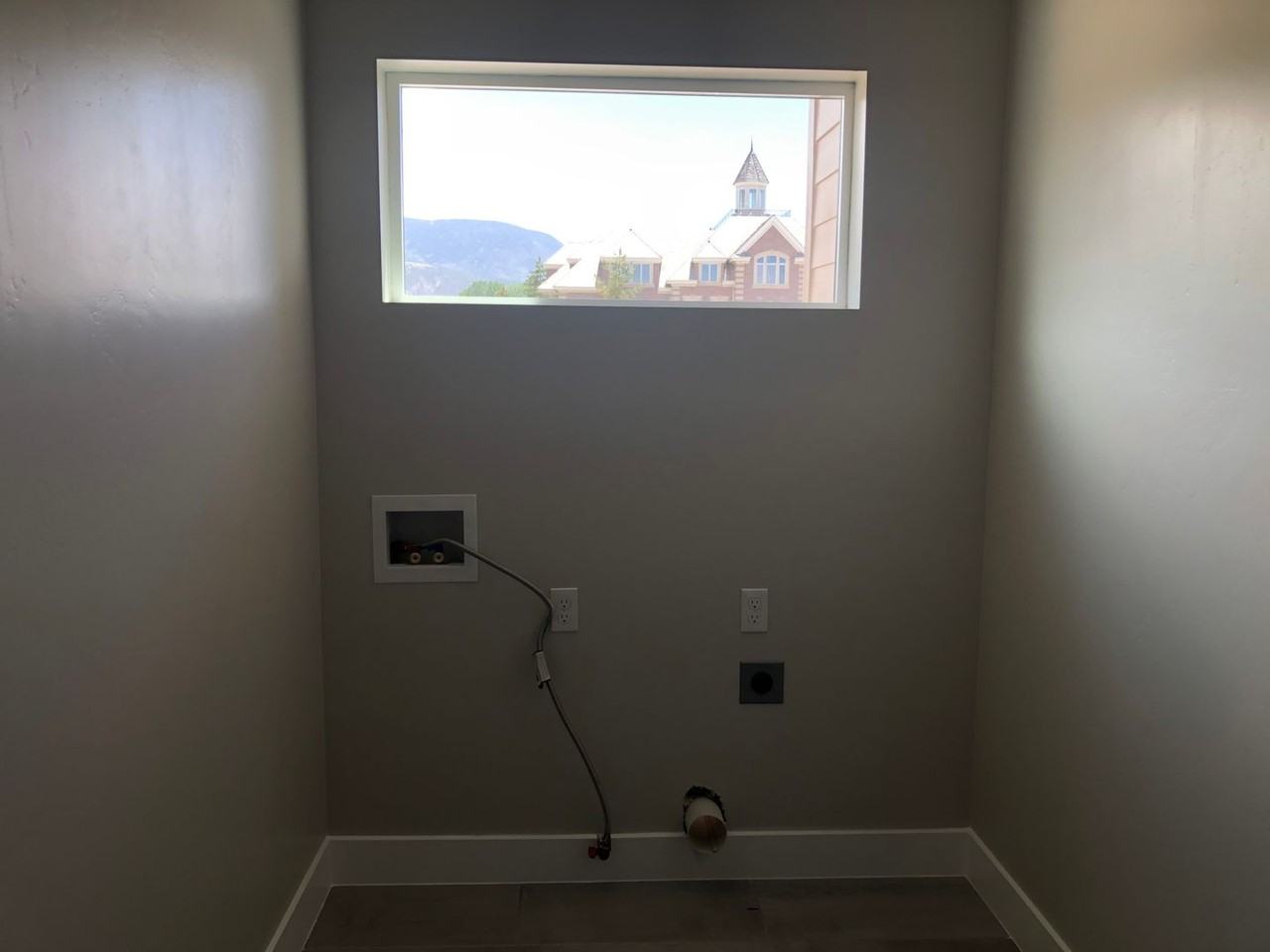 287 W 1425 N #4 - Photo 4 of 14