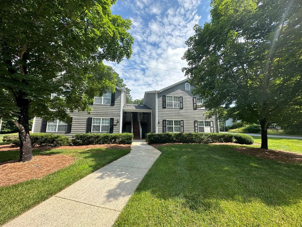 806 Ashebrook Dr Apt B - Photo 2 of 28