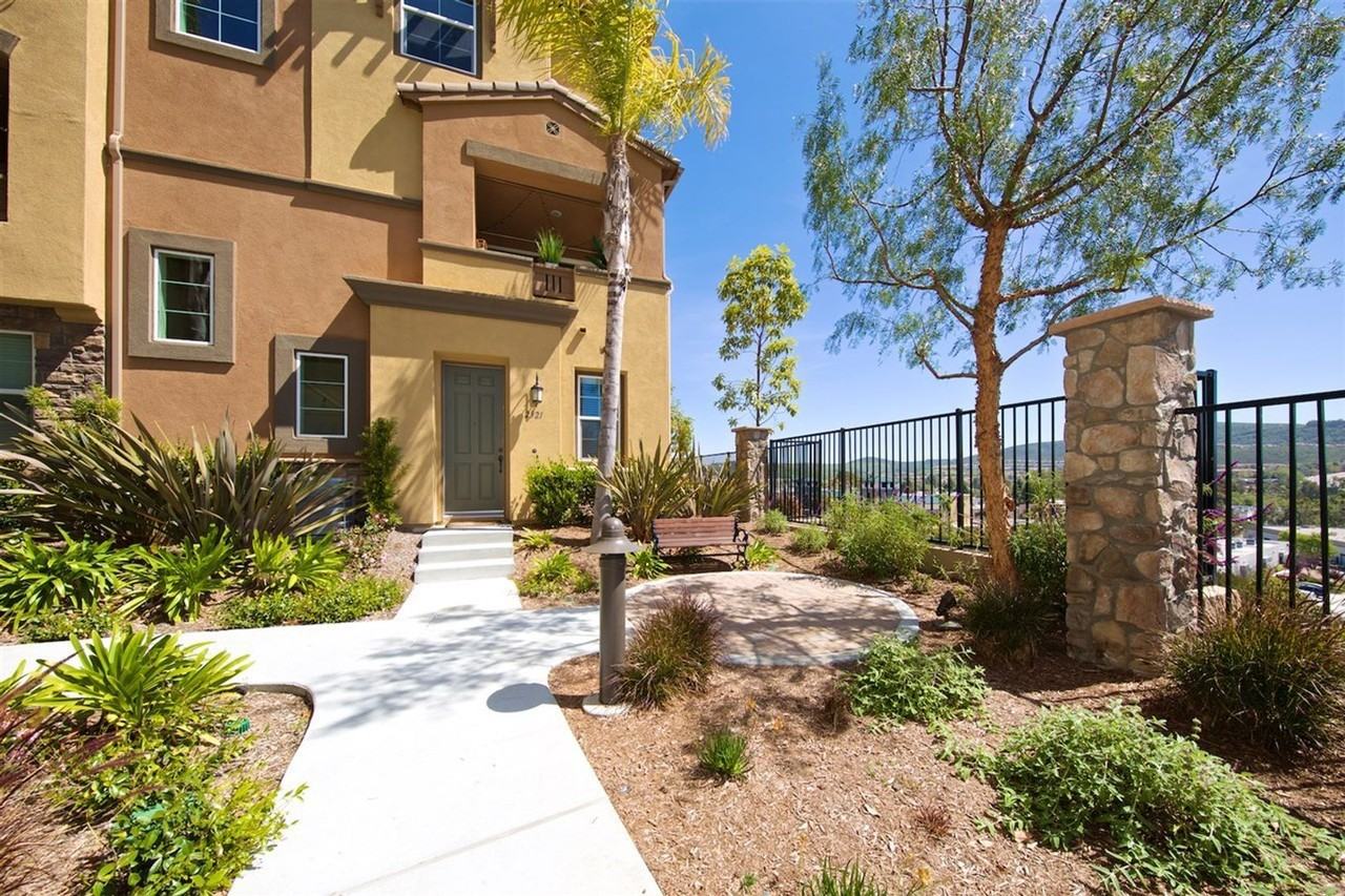 2321 Sentinel Ln - Photo 3 of 27