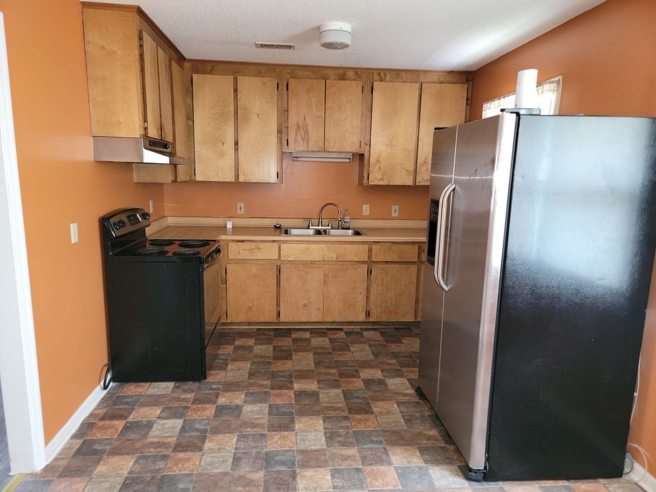 102 Loispaul Cir - Photo 3 of 13