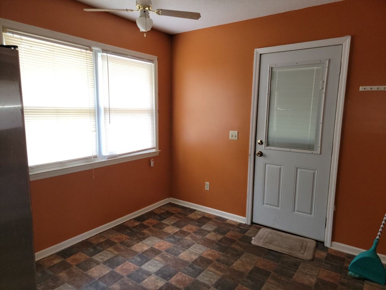 102 Loispaul Cir - Photo 4 of 13