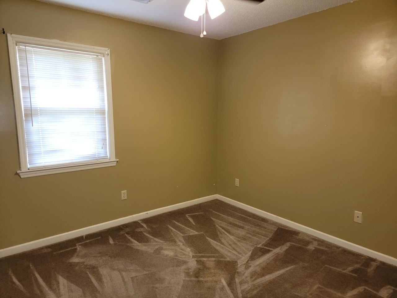 102 Loispaul Cir - Photo 5 of 13