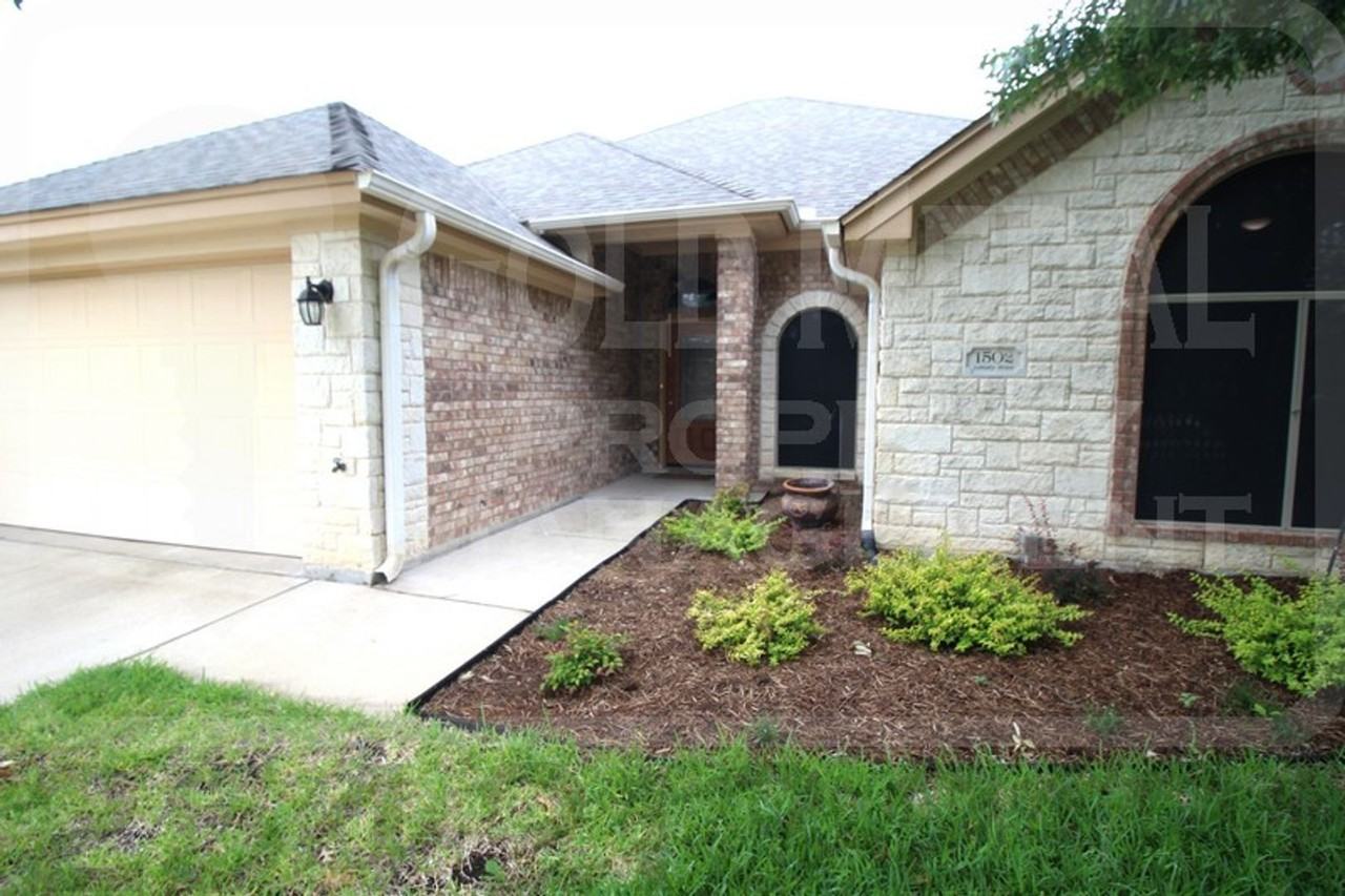 1502 Loblolly Dr - Photo 3 of 50
