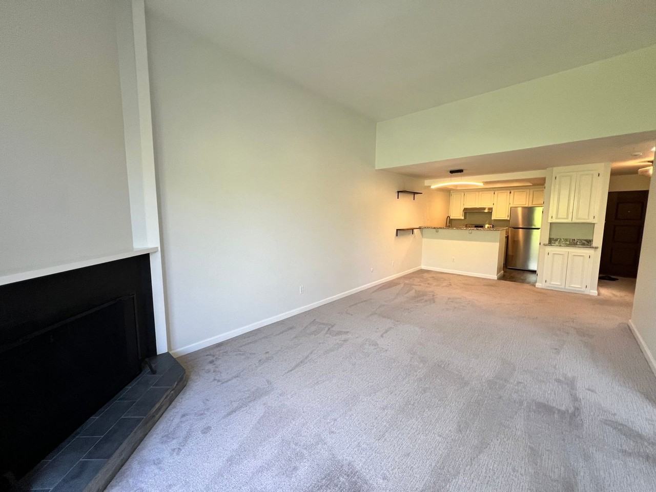 563 Seaver Dr - Photo 3 of 18