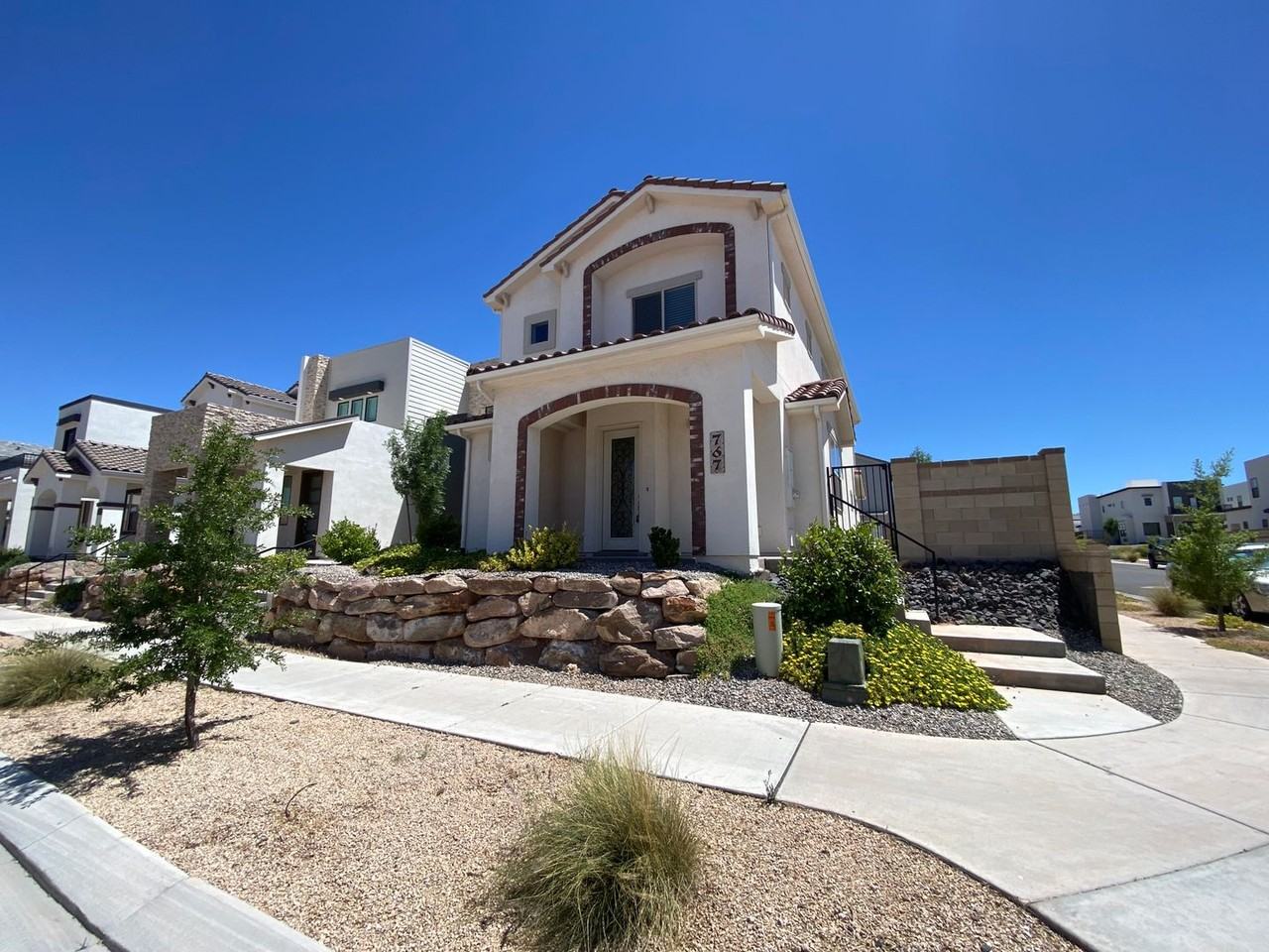 767 W Scarlet Hill Dr - Photo 2 of 45