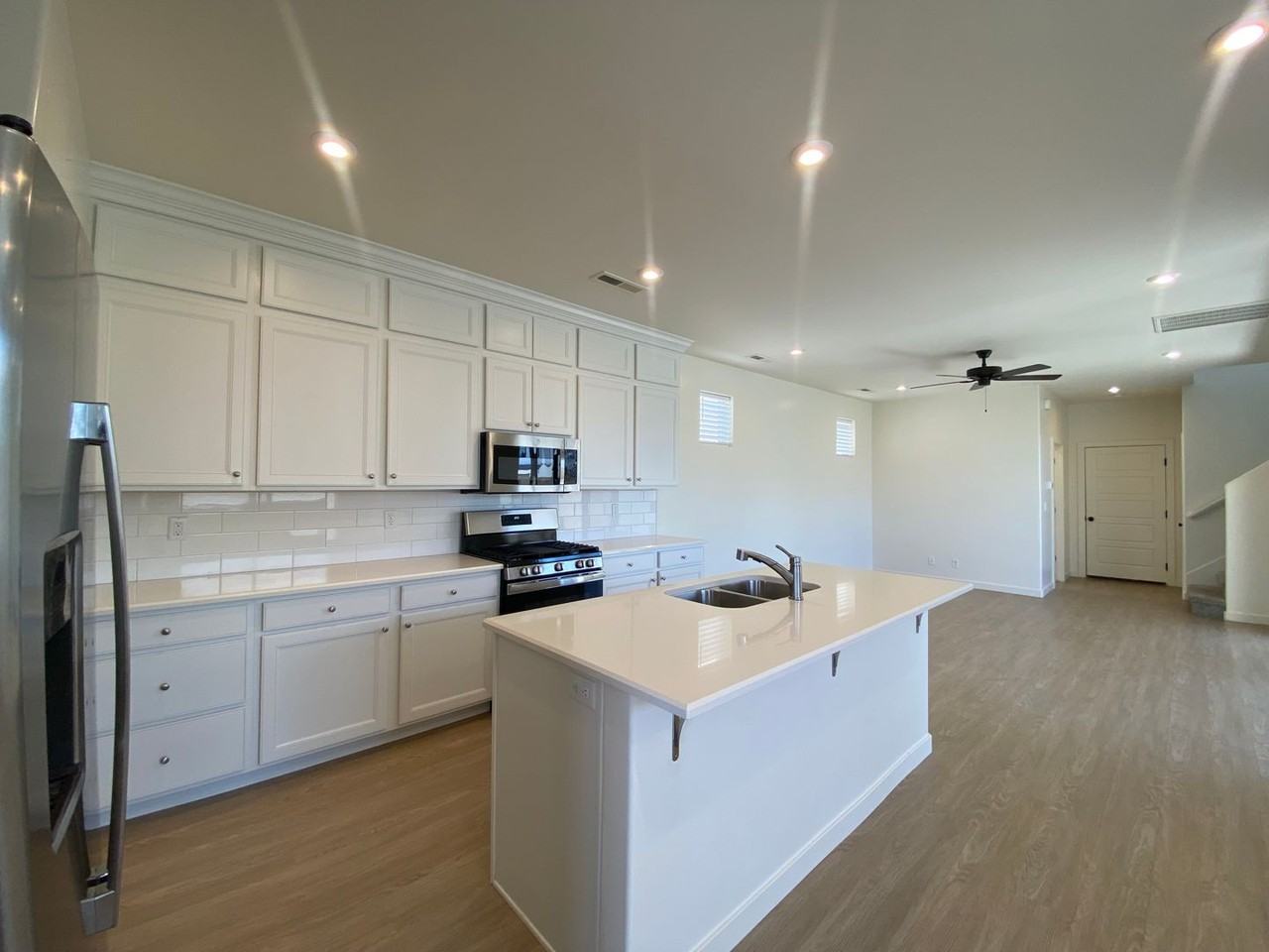 767 W Scarlet Hill Dr - Photo 4 of 45