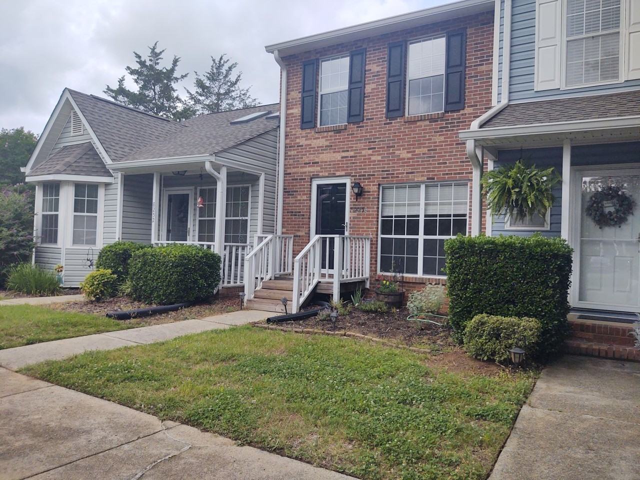 8250 Circle Tree Ln - Photo 2 of 15