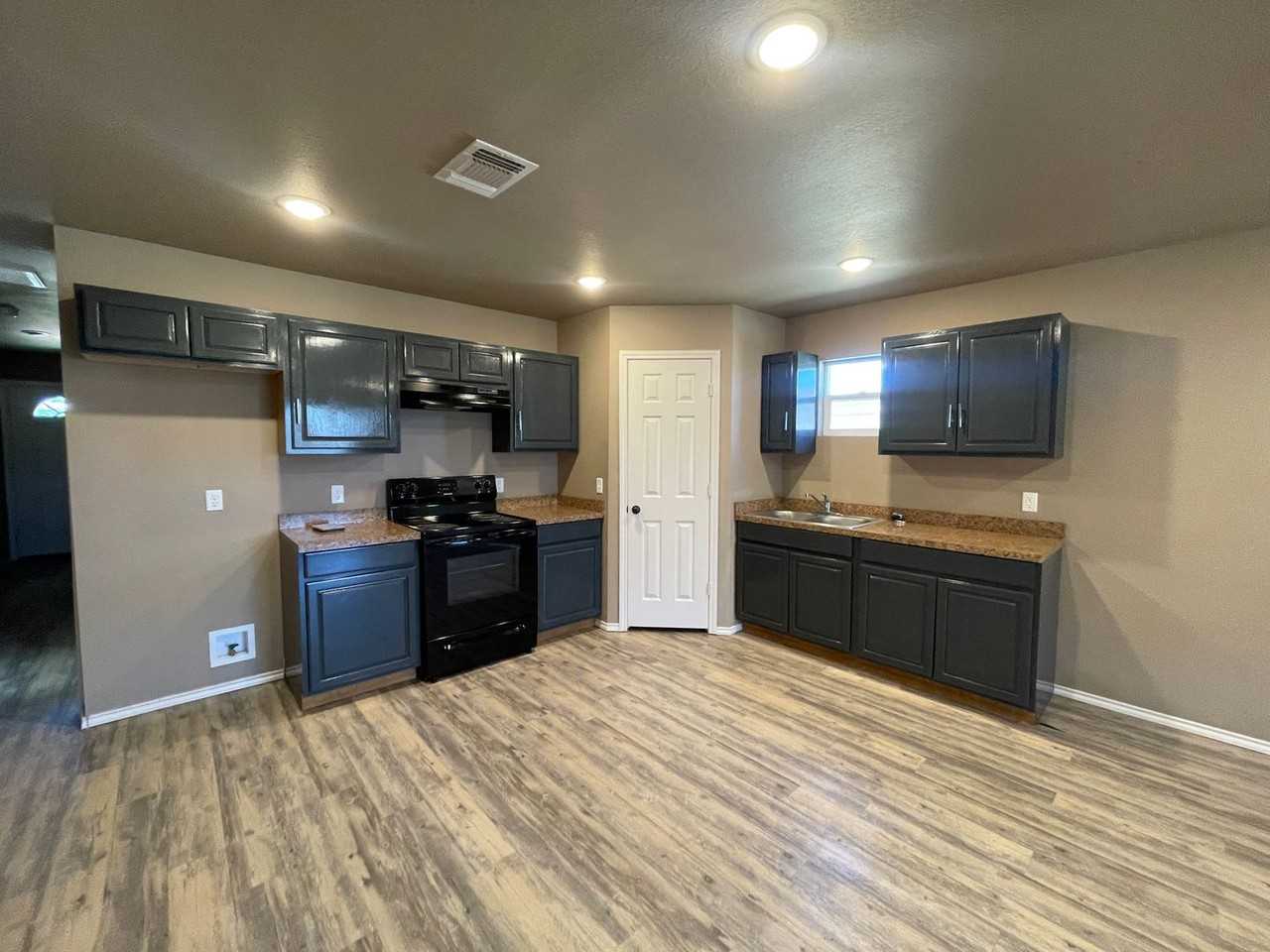 3421 E Bates St - Photo 2 of 10