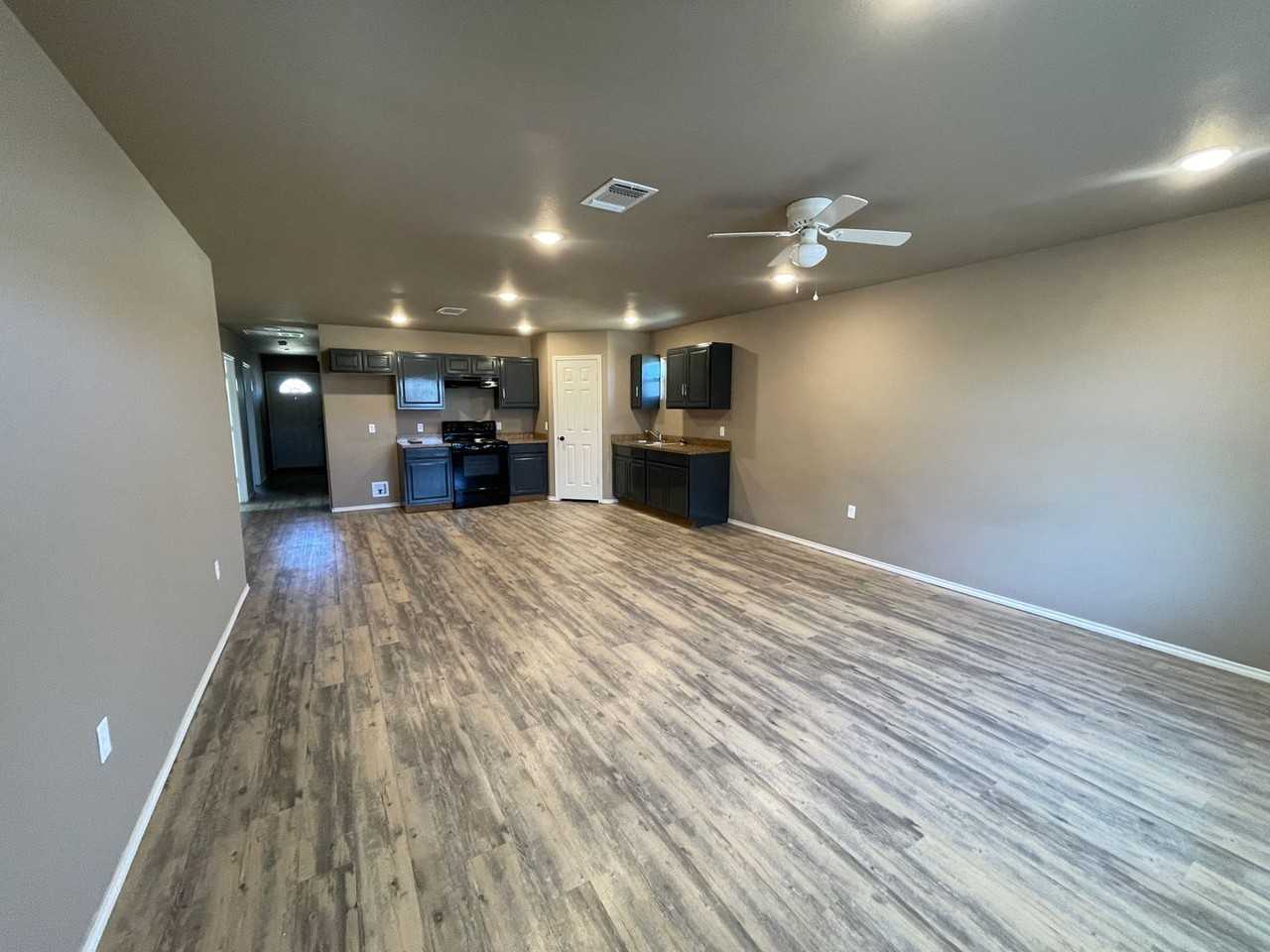 3421 E Bates St - Photo 3 of 10