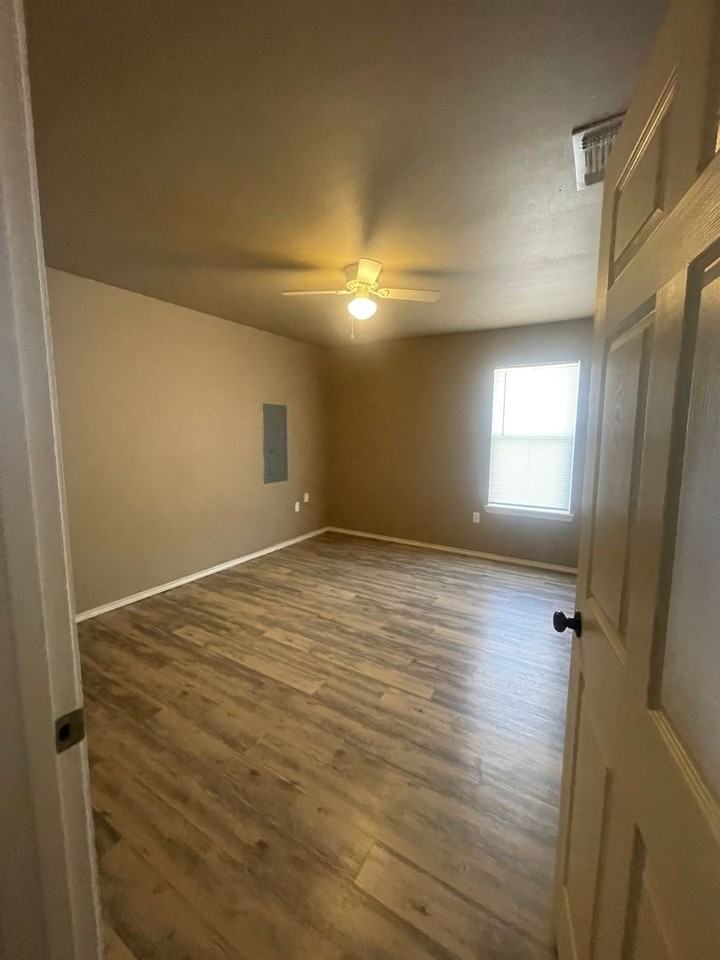 3421 E Bates St - Photo 4 of 10