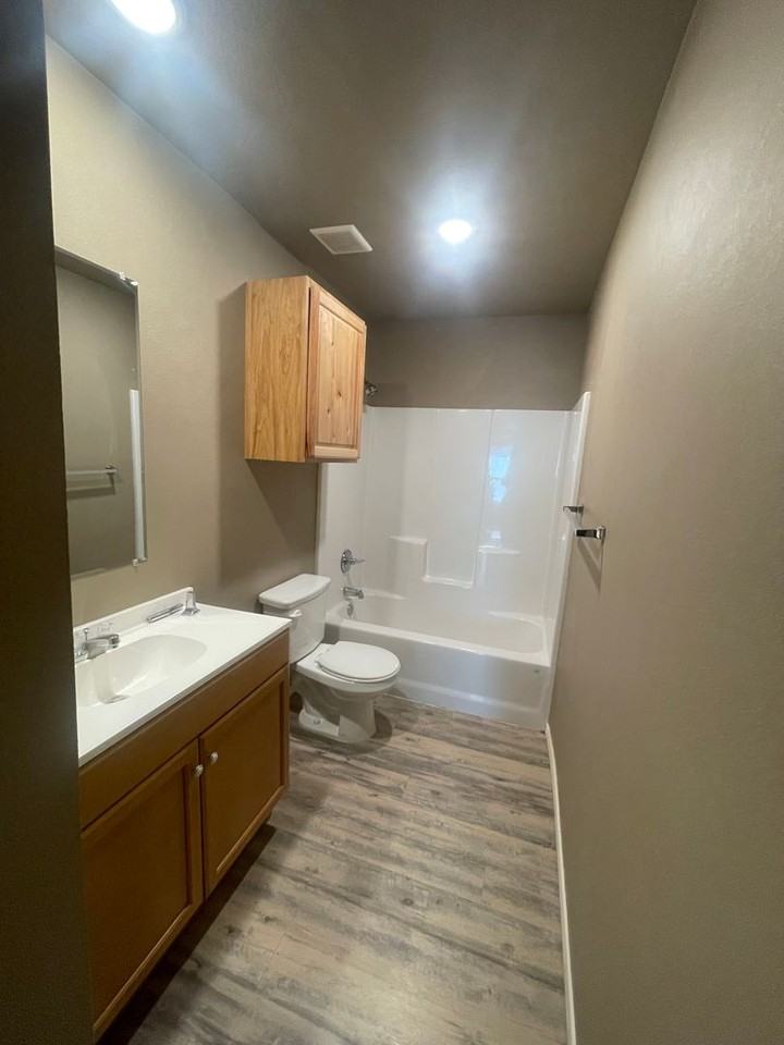 3421 E Bates St - Photo 6 of 10