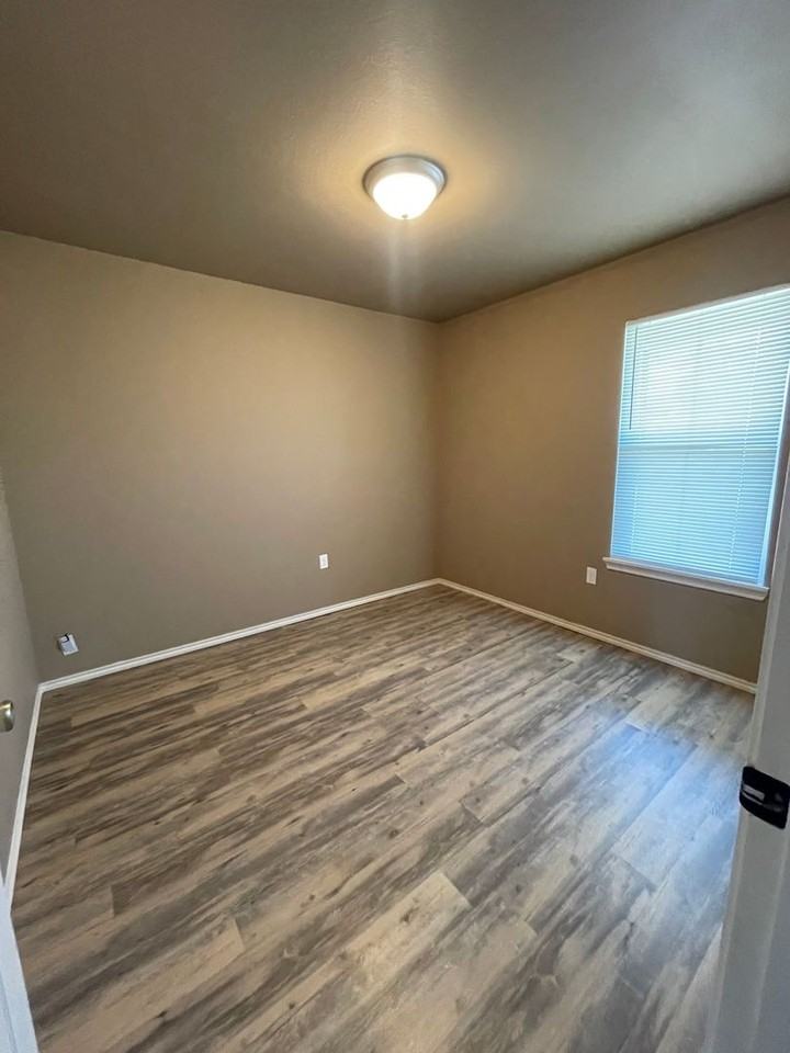 3421 E Bates St - Photo 7 of 10