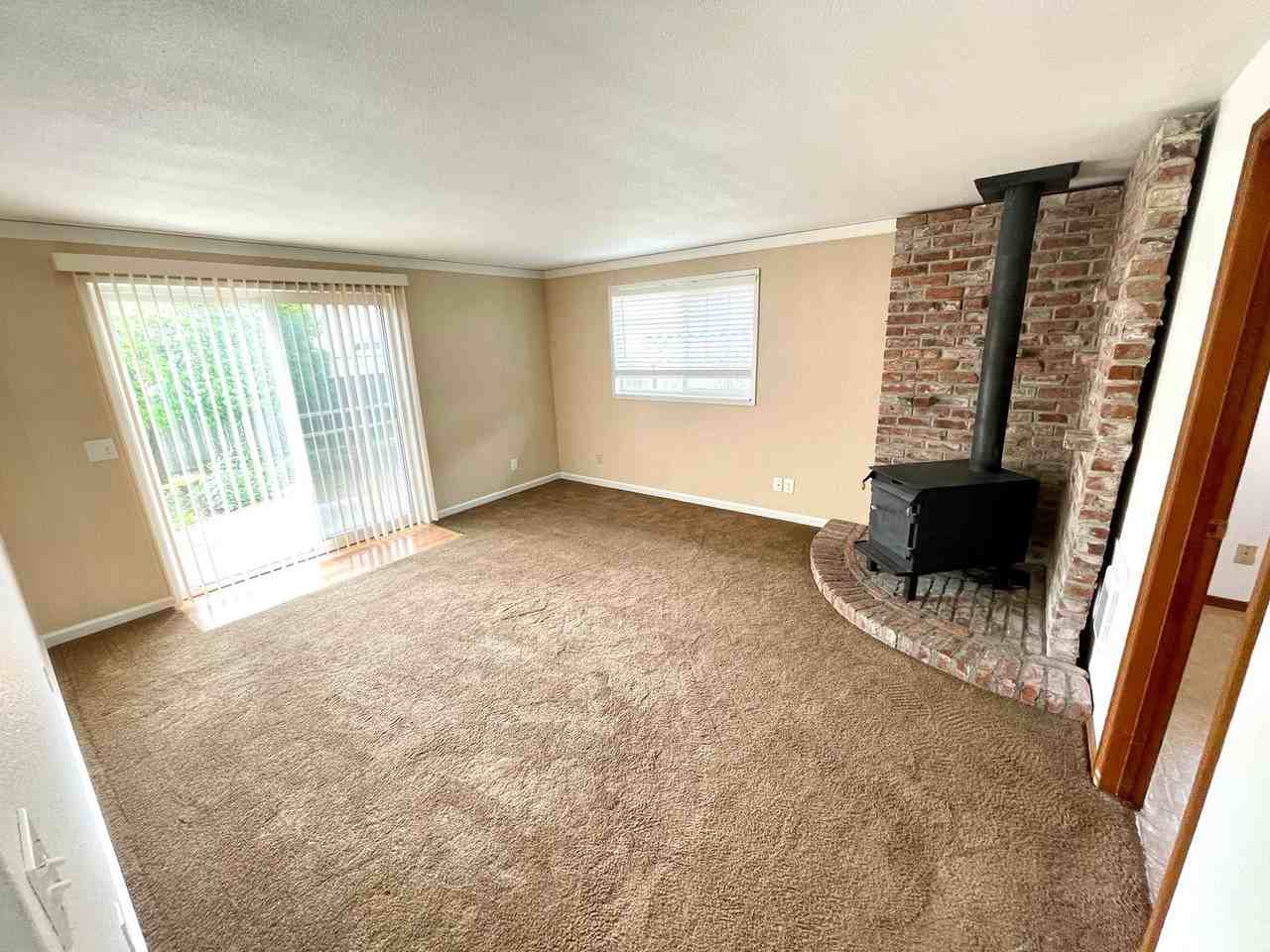 10324 16th Ave E - Photo 2 of 15