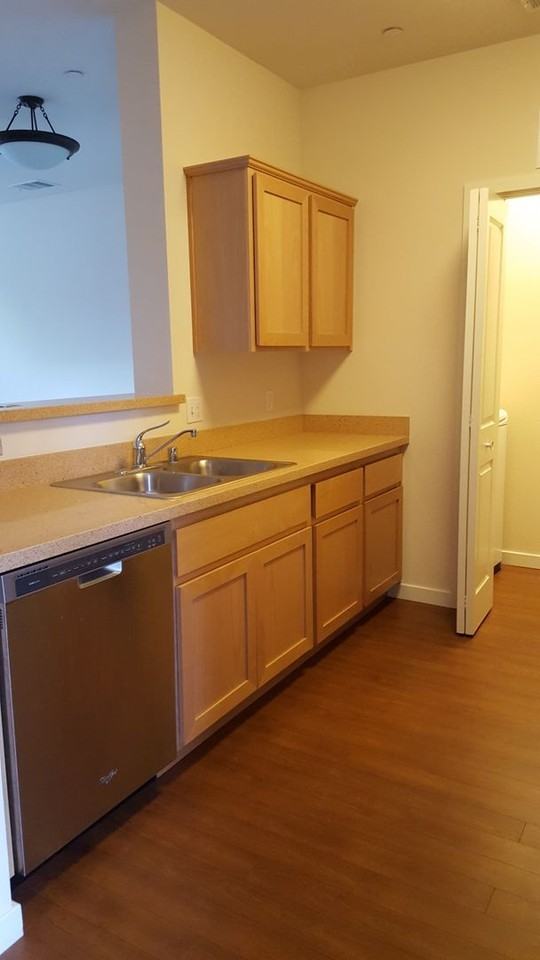 H Street Apartments - Photo 5 of 33