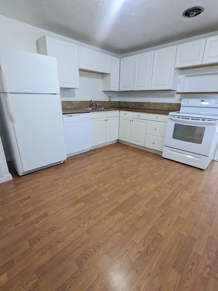 1349 N 300 W - Photo 2 of 13