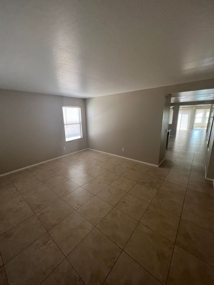 3323 W Burgess Ln - Photo 2 of 12