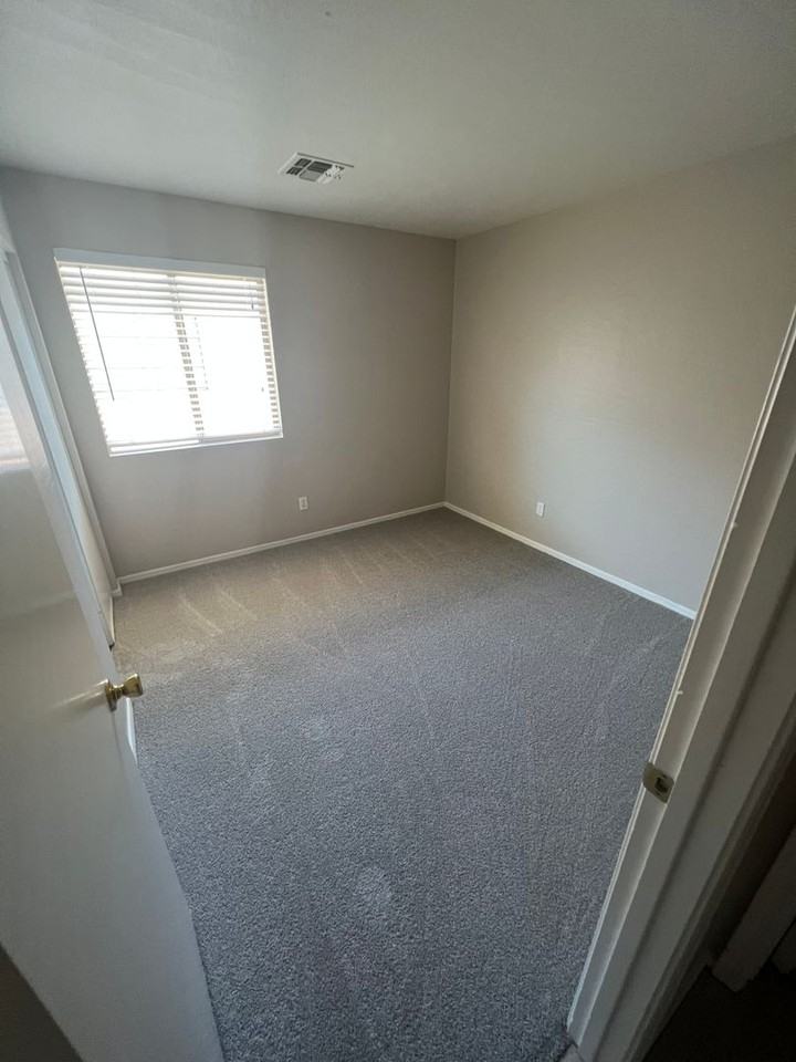 3323 W Burgess Ln - Photo 3 of 12