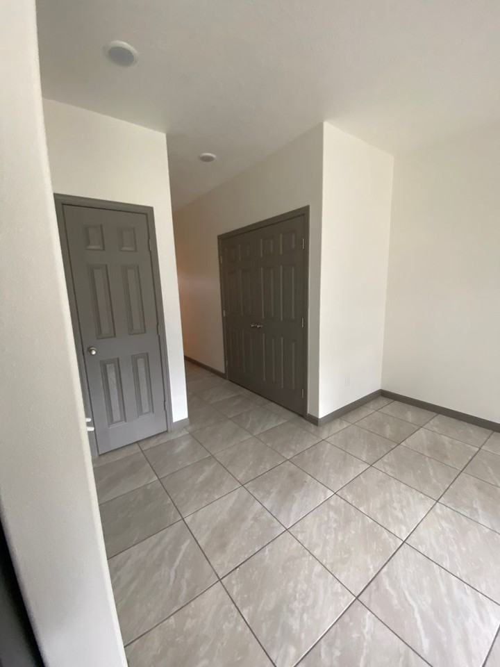 88046 7th St - Photo 6 of 35