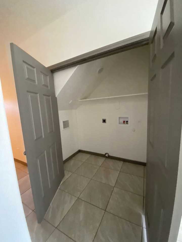 88046 7th St - Photo 7 of 35