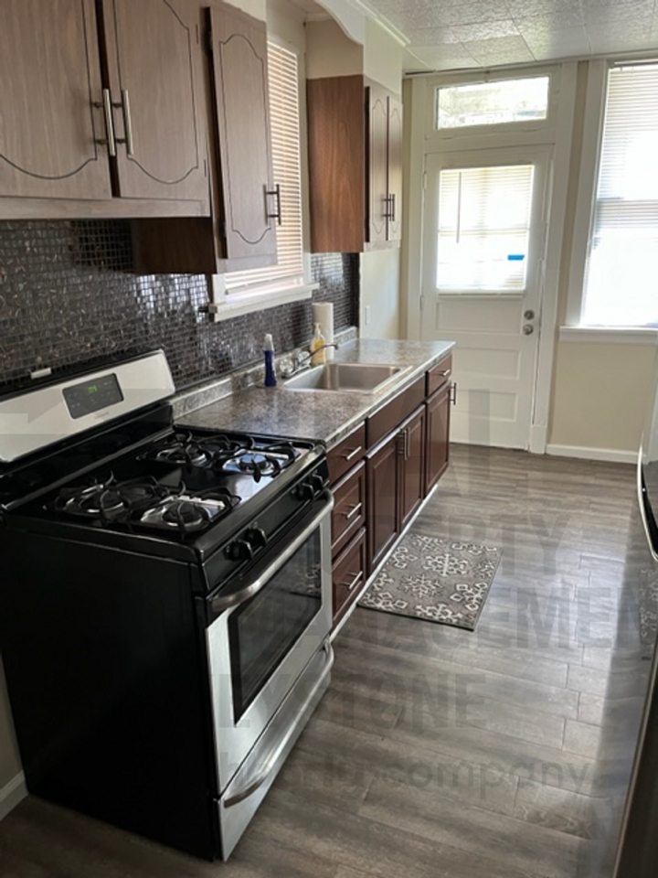 33 Merritt Ave - Photo 2 of 27