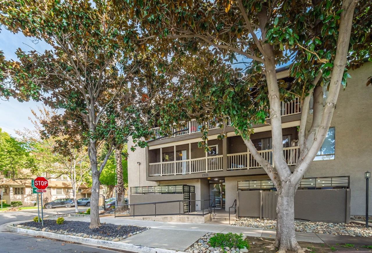 Capitol Manor Apartments - Photo 6 of 8