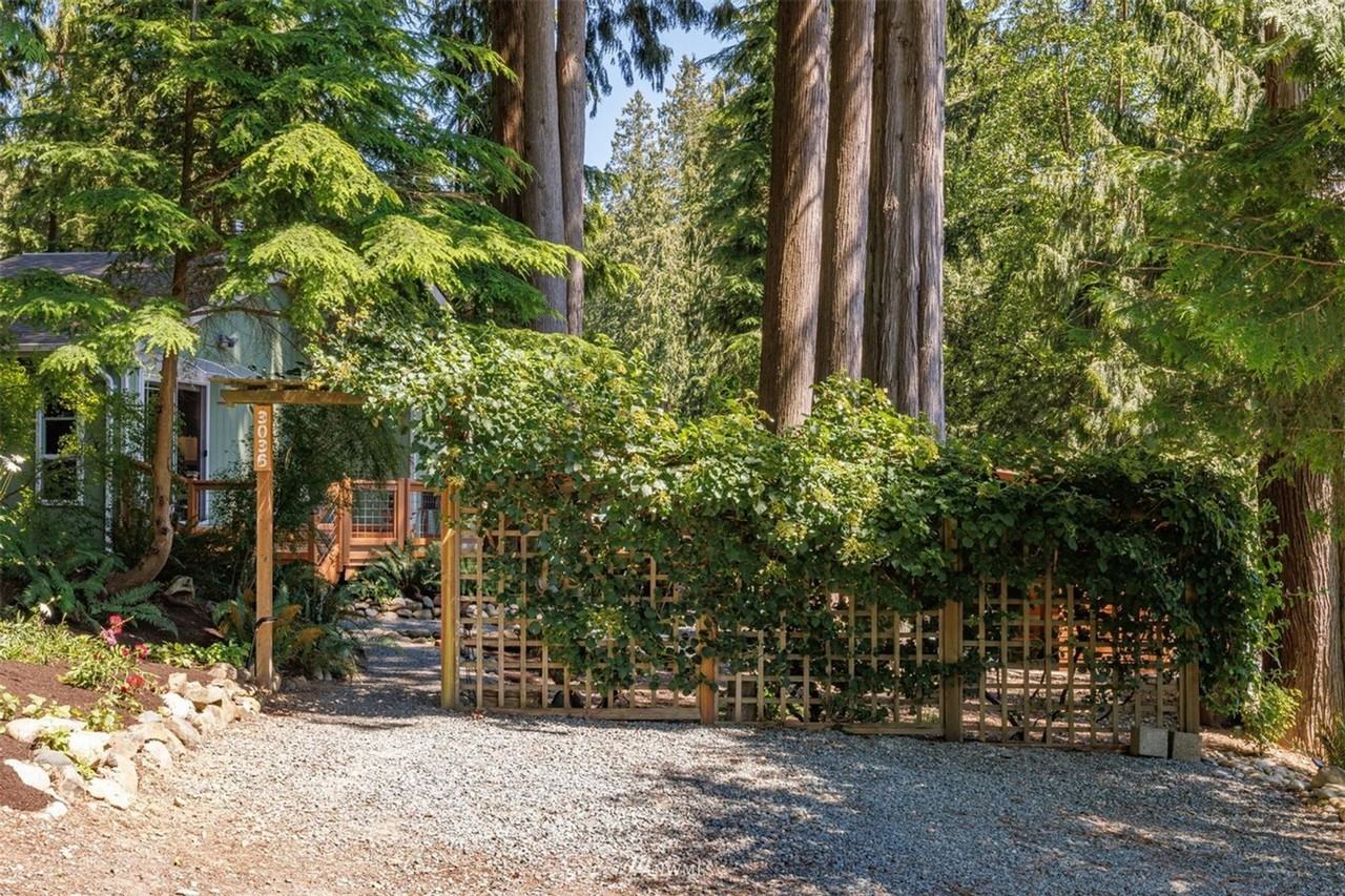 3036 Mink Ln - Photo 2 of 37