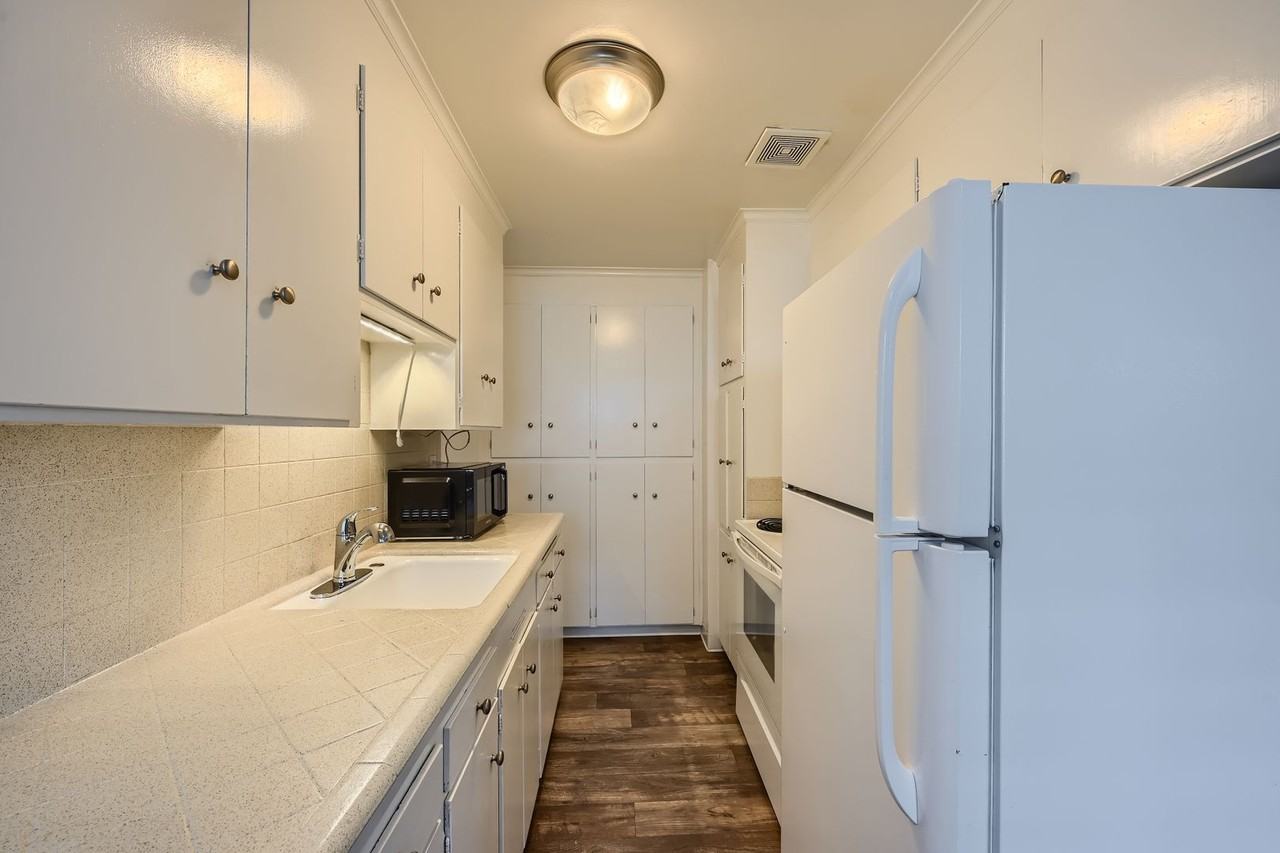 3656 BG Phinney Ave Apartments - Photo 2 of 14