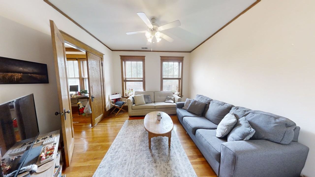 1253 W Grace St - Photo 2 of 10