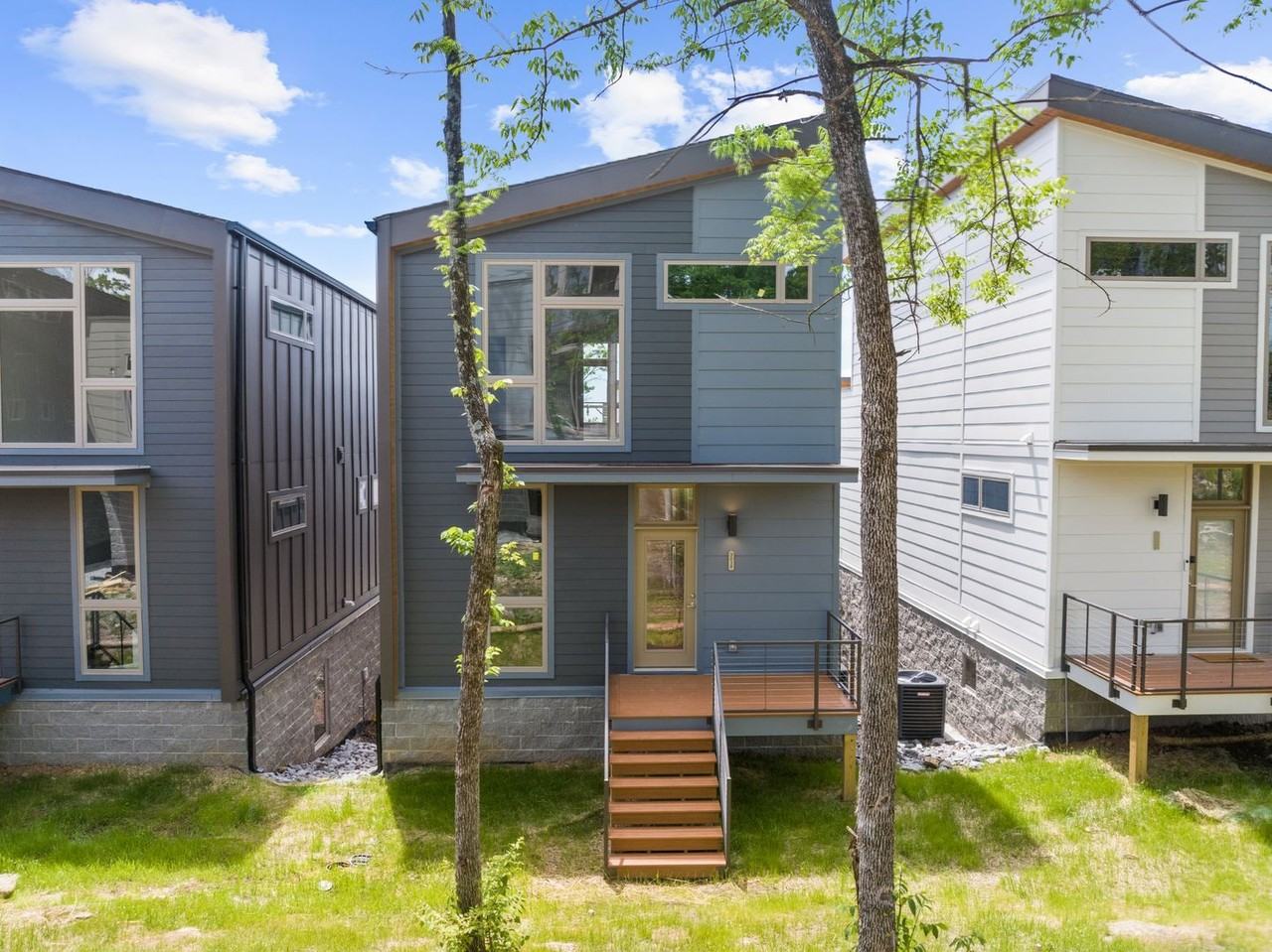 3038 Edwin Cir - Photo 3 of 43