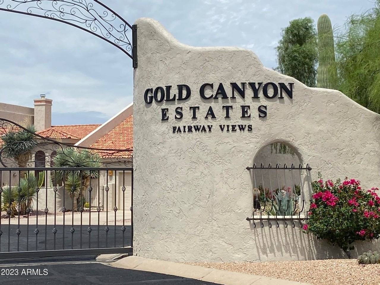 8743 E Greenview Dr - Photo 2 of 20