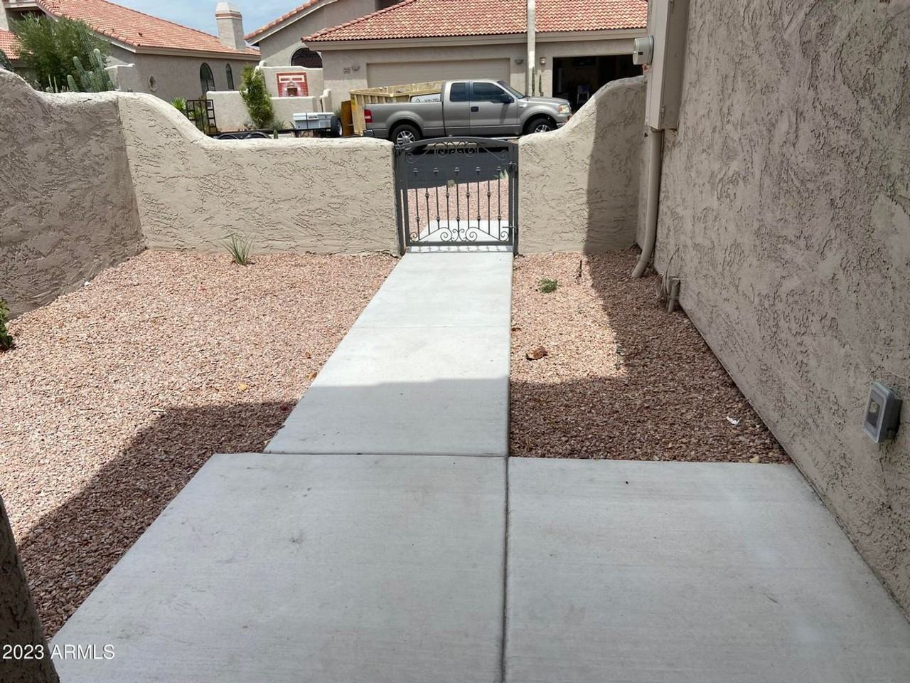 8743 E Greenview Dr - Photo 3 of 20