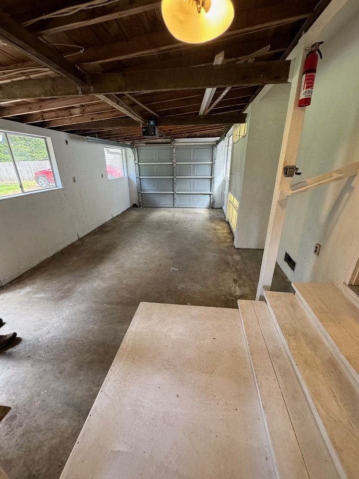 3511 Ives Rd - Photo 3 of 13