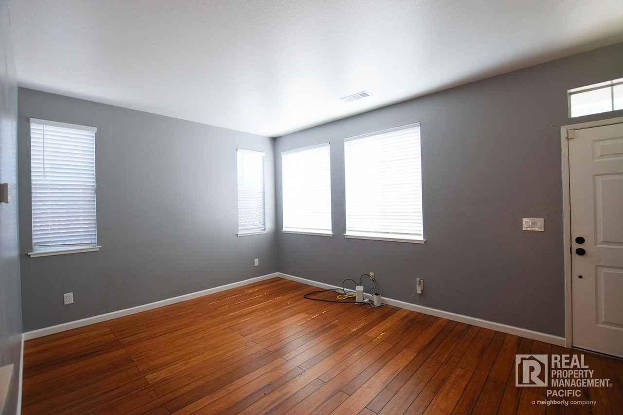 827 Myrtle St - Photo 2 of 38