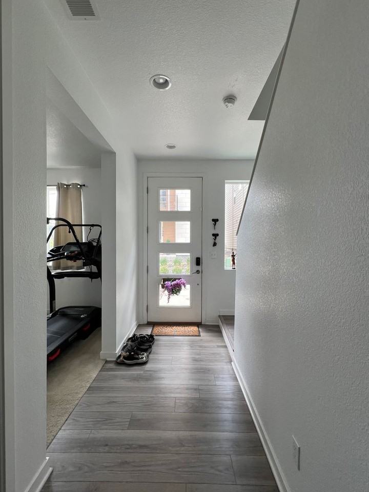 11907 Peakview Ln - Photo 3 of 18